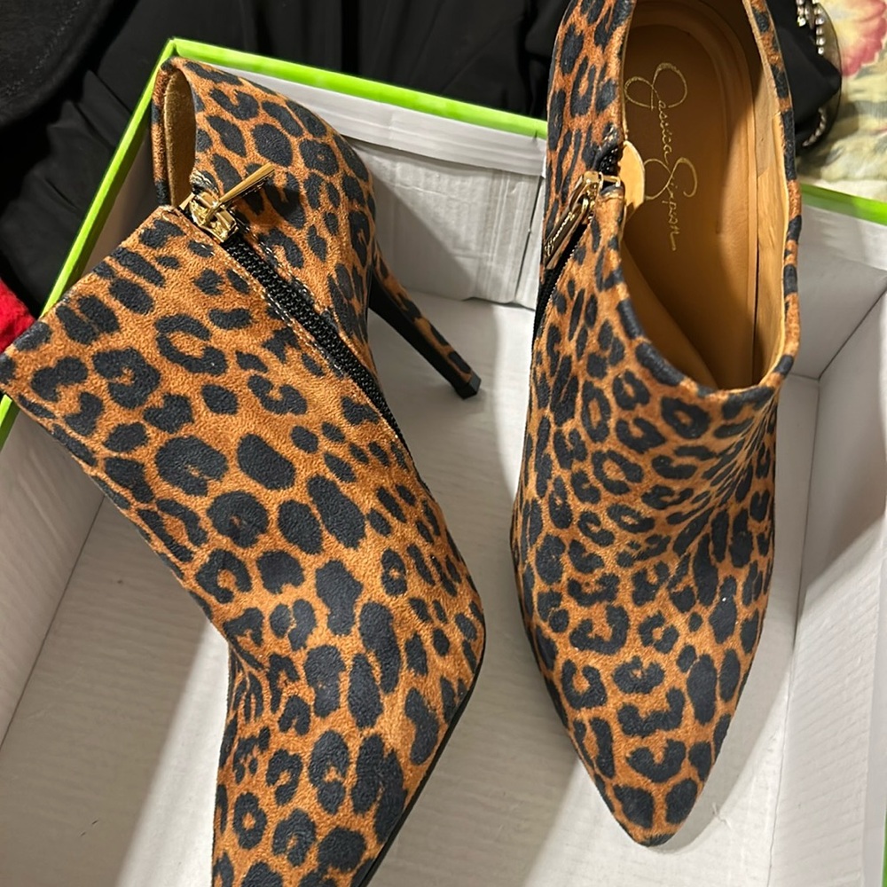 Jessica Simpson leopard heels never worn size 7/5